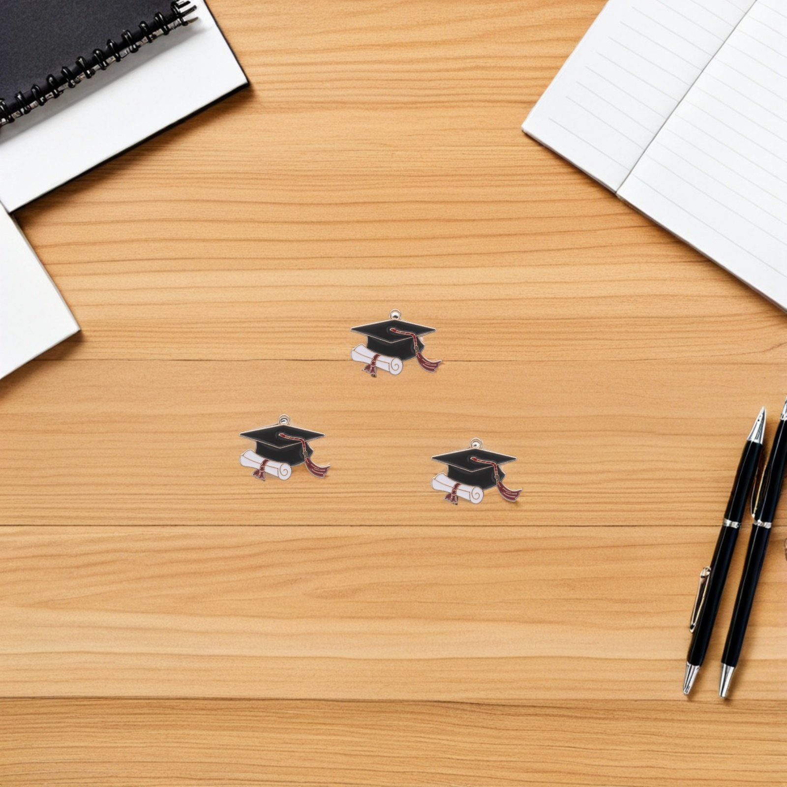 50Pcs Mini Grad Cap Charms All - Jewelry Making Diploma recension och pris